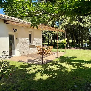 Maisonnette Avec Petite Foret Hébergement de vacances Valréas